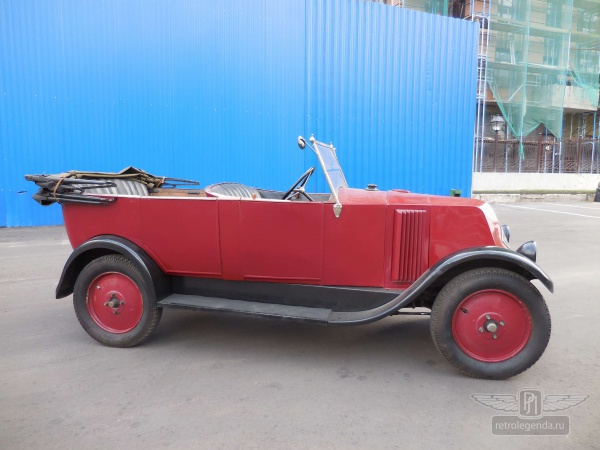 ретро автомобиль Renault NN 1926 год выпуска 