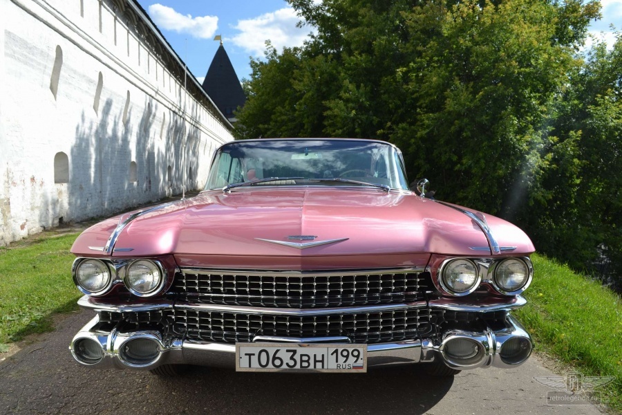 ретро автомобиль Cadillac DeVille Coupe 1959 год выпуска 