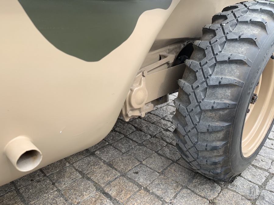 ретро автомобиль Volkswagen Schwimmwagen Typ 166  1943 год выпуска 