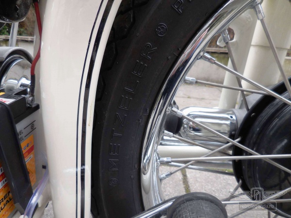 ретро автомобиль BMW R51/3 1953 год выпуска 