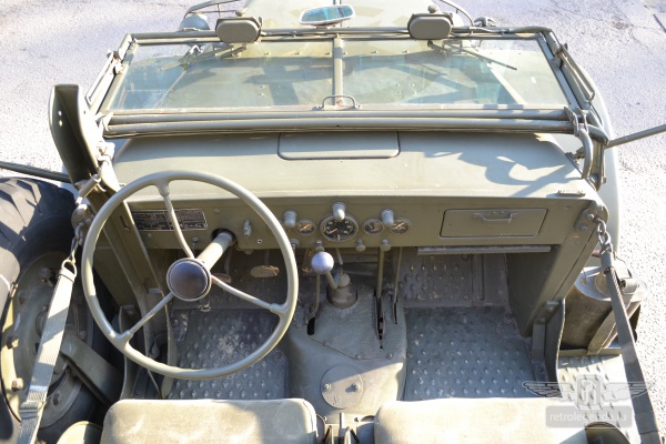 ретро автомобиль Dodge WC52 1942 год выпуска 