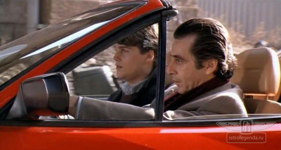 ретро автомобиль Ferrari Mondial 3.2 Cabriolet 1985 год выпуска 