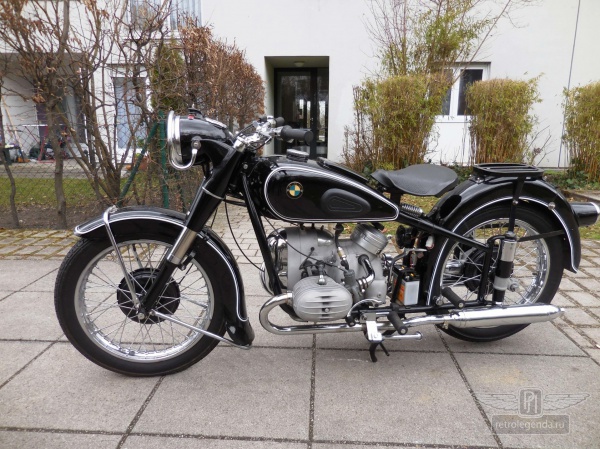 ретро автомобиль BMW R51/2 1952 год выпуска 