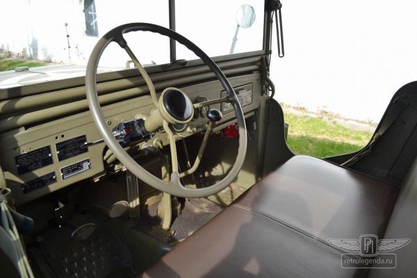ретро автомобиль Dodge WC56 1942 год выпуска 