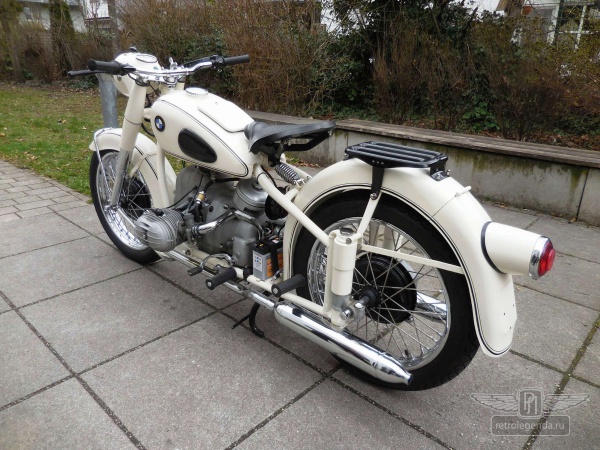 ретро автомобиль BMW R51/3 1953 год выпуска 