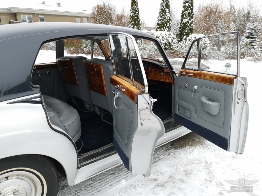 ретро автомобиль Rolls Royce Silver Cloud III 1965 год выпуска 