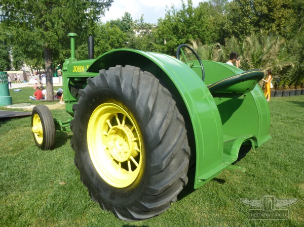 ретро автомобиль John Deere 'AR' 1935 год выпуска 