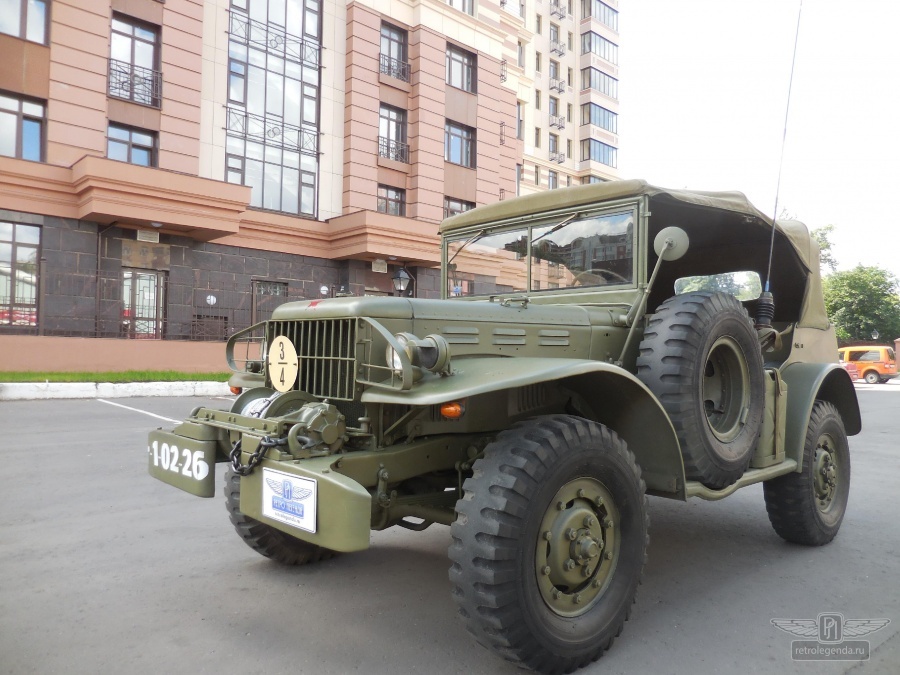 ретро автомобиль Dodge WC58 Radio Command car 1943 год выпуска 