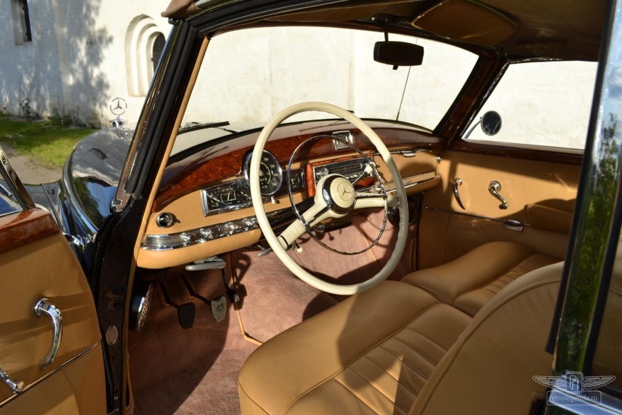 ретро автомобиль Mercedes-Benz 300 Cabriolet 1953 год выпуска 