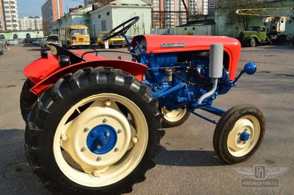 ретро автомобиль Lamborghini Lamborghinetta 1958 год выпуска 