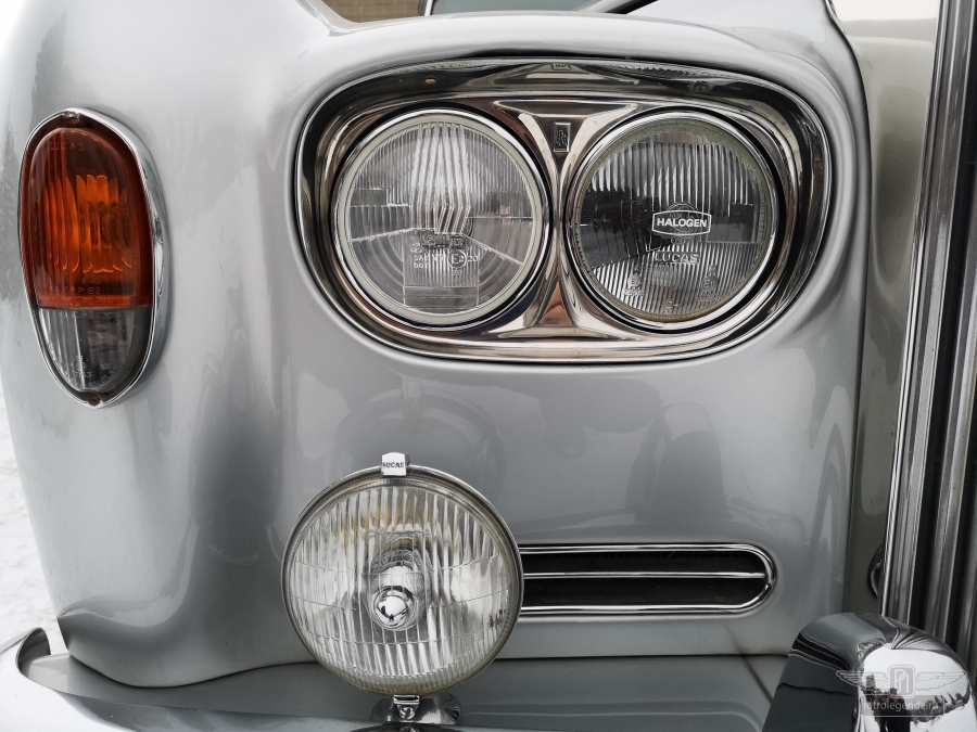 ретро автомобиль Rolls Royce Silver Cloud III 1965 год выпуска 