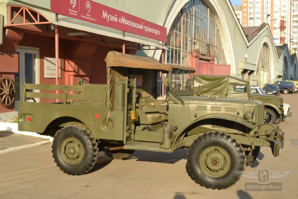 ретро автомобиль Dodge WC52 1942 год выпуска 