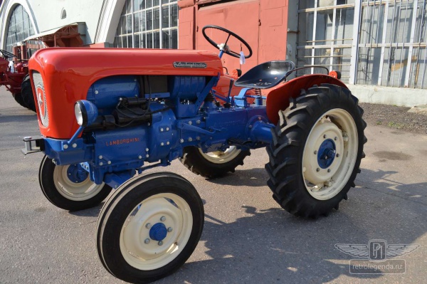ретро автомобиль Lamborghini Lamborghinetta 1958 год выпуска 