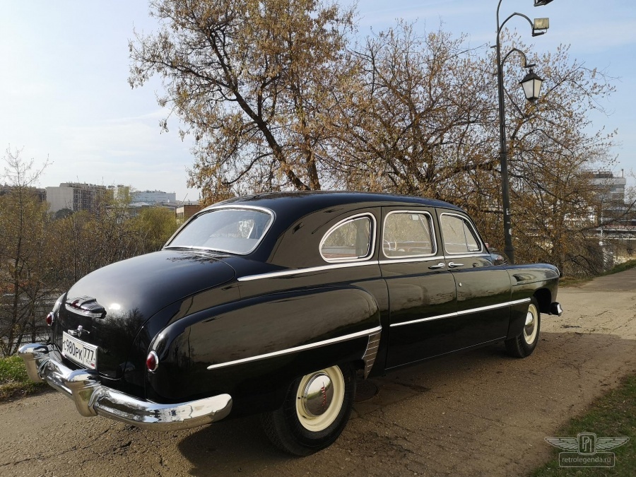 ретро автомобиль ЗИМ 1956 год выпуска 