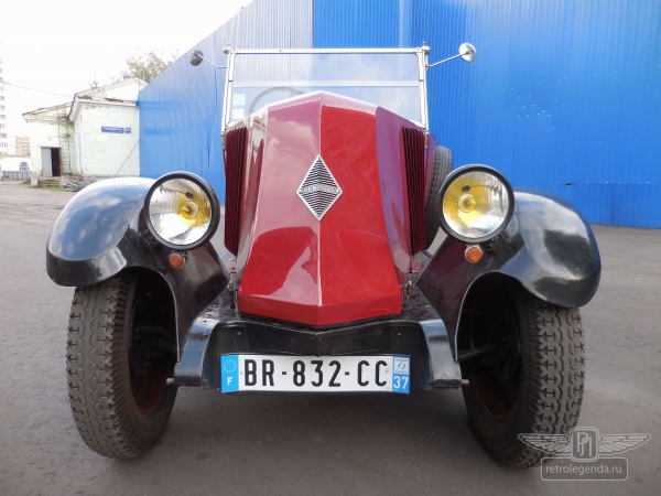 ретро автомобиль Renault NN 1926 год выпуска 
