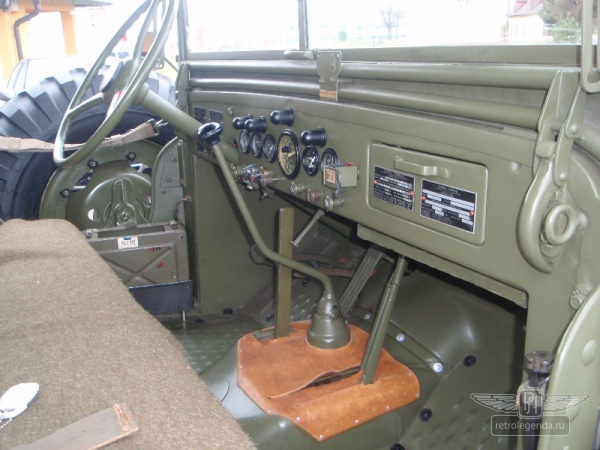 ретро автомобиль Dodge WC57 Command car 1944 год выпуска 