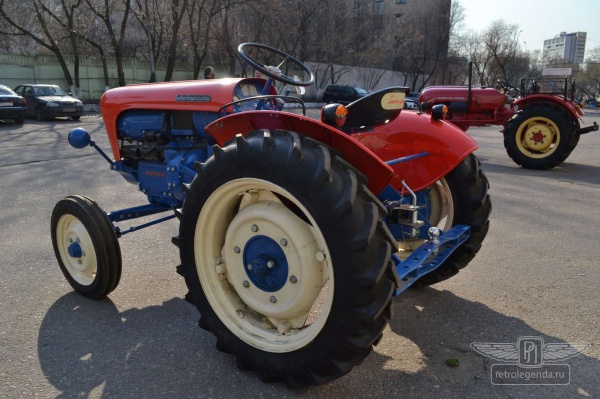 ретро автомобиль Lamborghini Lamborghinetta 1958 год выпуска 