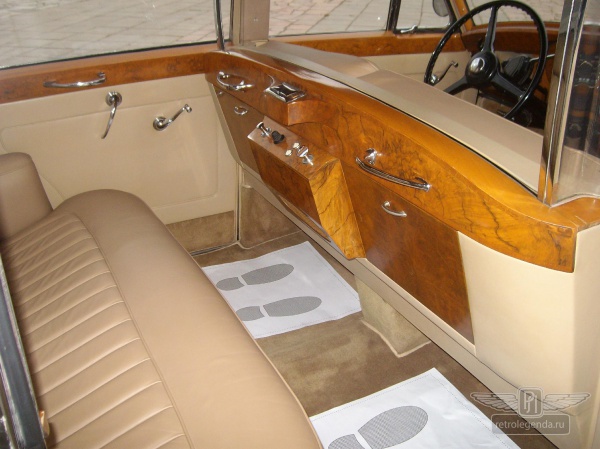 ретро автомобиль Rolls Royce Silver Cloud Long Wheelbase Coachwork by Park Ward Ltd. 1958 год выпуска 