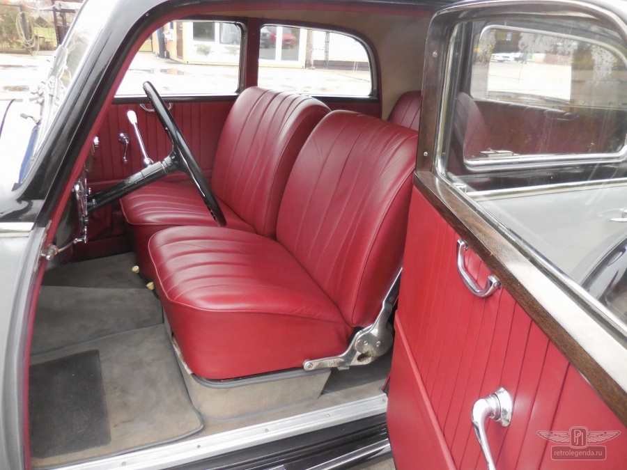 ретро автомобиль Mercedes-Benz 220 Berline Export 1953 год выпуска 