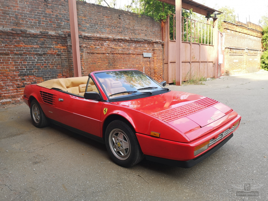 ретро автомобиль Ferrari Mondial 3.2 Cabriolet 1985 год выпуска 