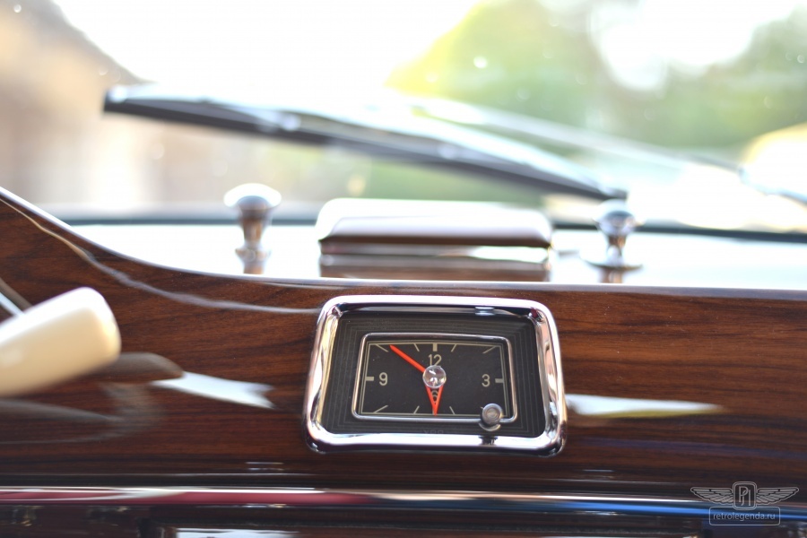 ретро автомобиль Mercedes-Benz 220S Cabrio 1959 год выпуска 