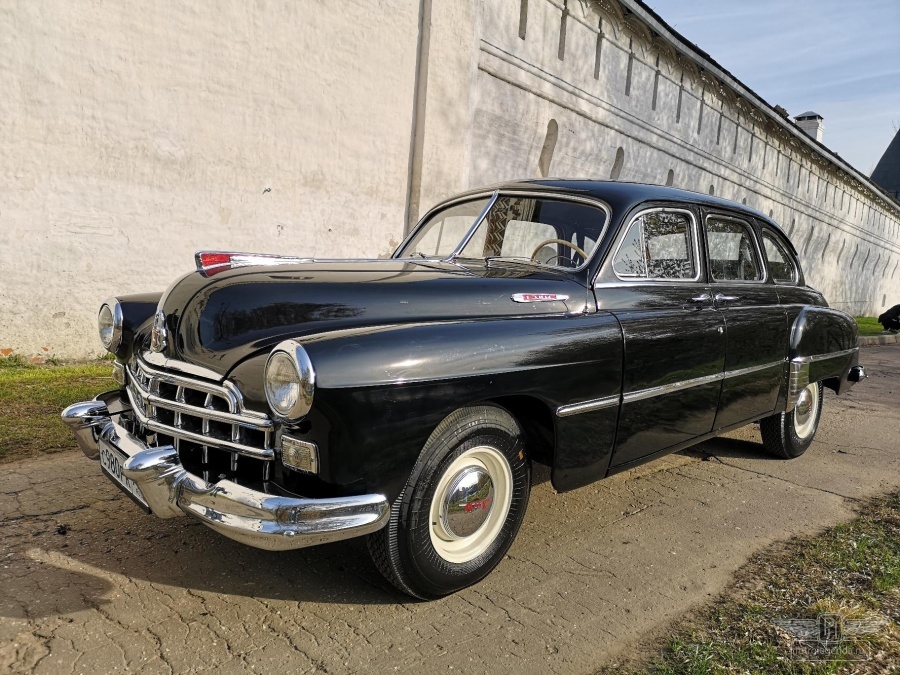 ретро автомобиль ЗИМ 1956 год выпуска 