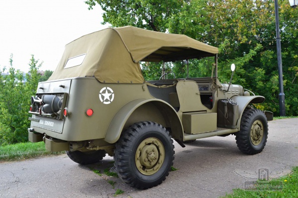 ретро автомобиль Dodge WC56 1942 год выпуска 