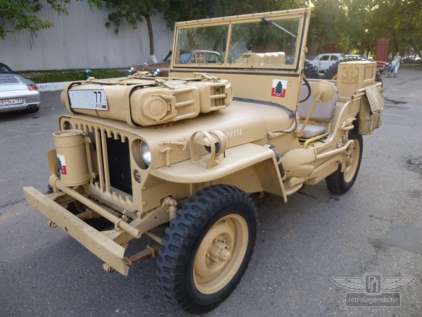 ретро автомобиль Willys Ford GPW Sahara 1942 год выпуска 
