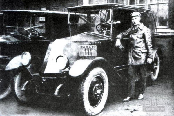 ретро автомобиль Renault NN 1926 год выпуска 