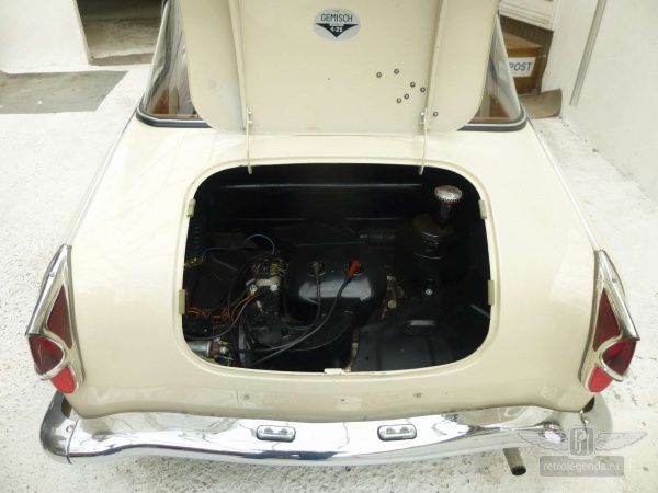 ретро автомобиль Goggomobil Coupe TS250 1960 год выпуска 