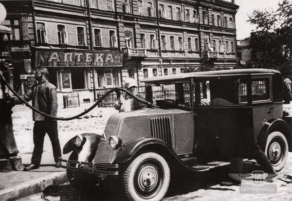 ретро автомобиль Renault NN 1926 год выпуска 