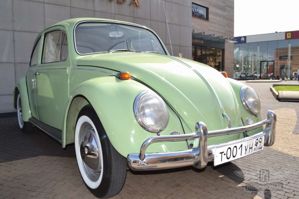 ретро автомобиль Volkswagen Beetle 1966 год выпуска 