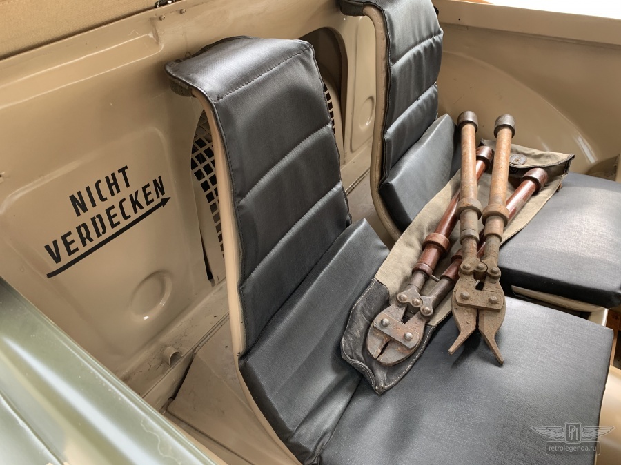 ретро автомобиль Volkswagen Schwimmwagen Typ 166  1943 год выпуска 