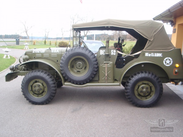ретро автомобиль Dodge WC57 Command car 1944 год выпуска 
