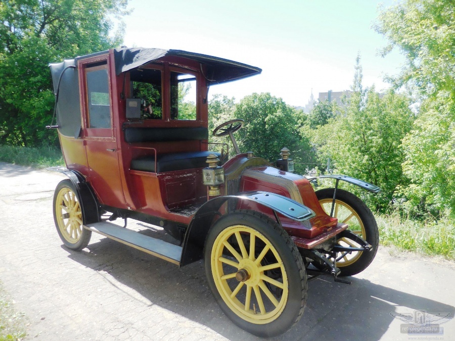 ретро автомобиль Renault AG-1 Taxi de la Marne 1909 год выпуска 