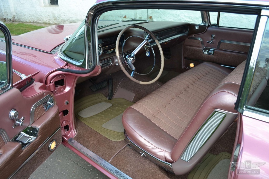 ретро автомобиль Cadillac DeVille Coupe 1959 год выпуска 