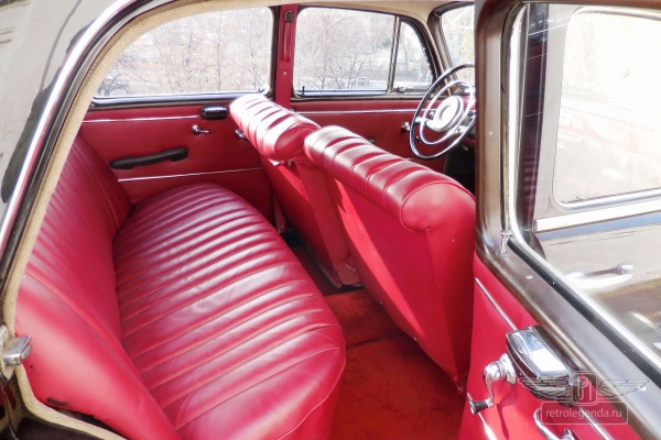 ретро автомобиль Mercedes-Benz 190B 1960 год выпуска 