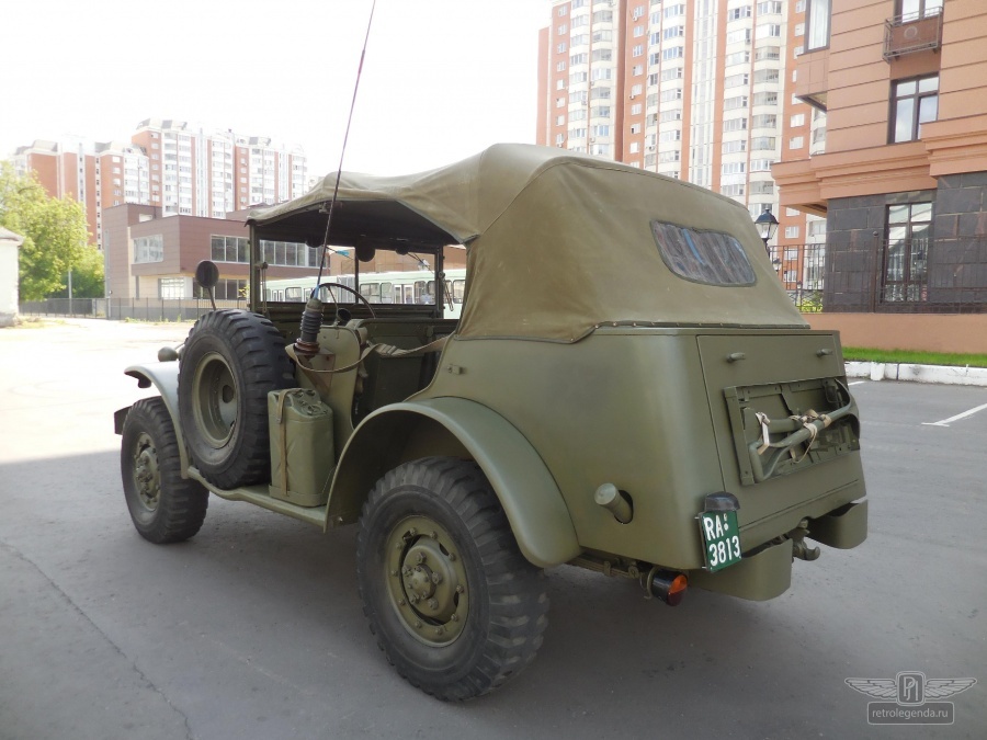 ретро автомобиль Dodge WC58 Radio Command car 1943 год выпуска 