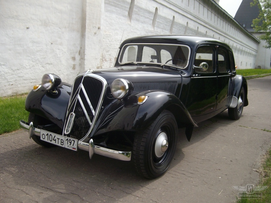 ретро автомобиль Citroen 11С Traction Avant F 1954 год выпуска 