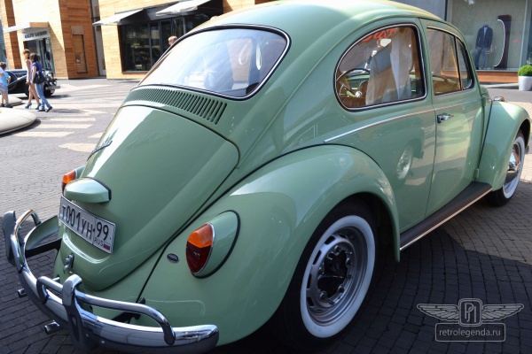 ретро автомобиль Volkswagen Beetle 1966 год выпуска 