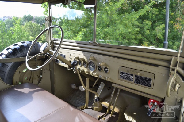 ретро автомобиль Dodge WC56 1942 год выпуска 