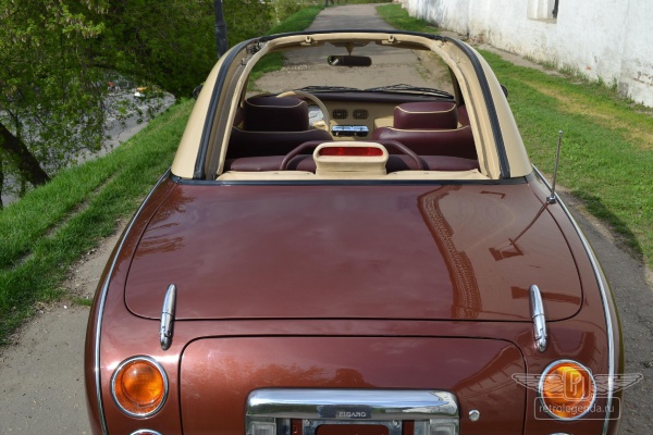 ретро автомобиль Nissan Figaro 1991 год выпуска 