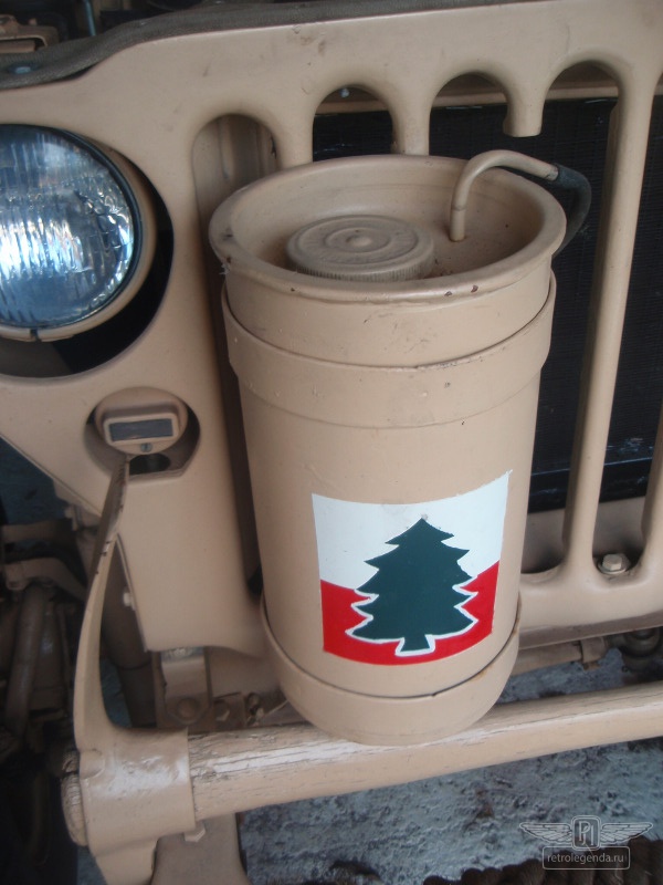 ретро автомобиль Willys Ford GPW Sahara 1942 год выпуска 
