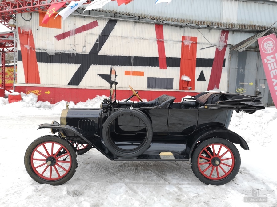 ретро автомобиль Ford model T Touring Phaeton 1916 год выпуска 