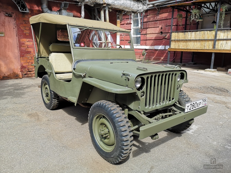 ретро автомобиль Willys MB 1944 год выпуска 