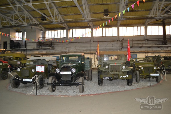 ретро автомобиль Dodge WC52 1942 год выпуска 