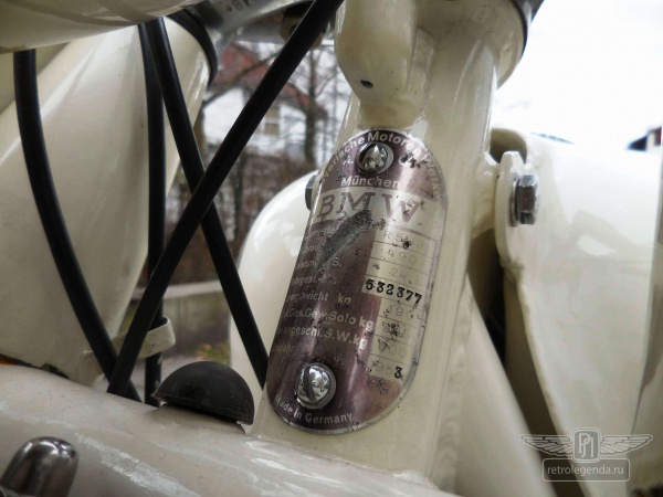 ретро автомобиль BMW R51/3 1953 год выпуска 