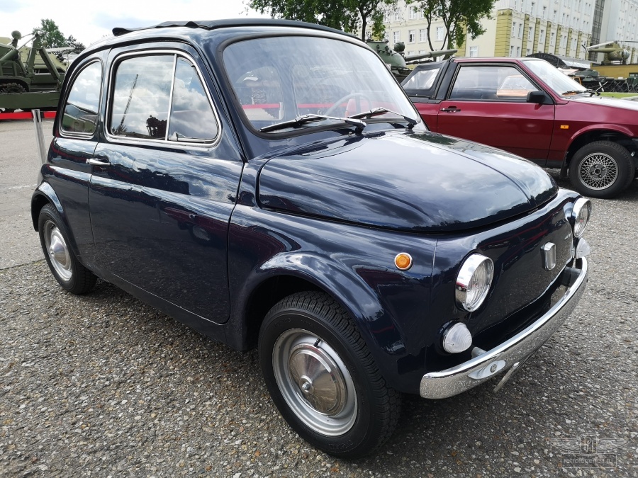 ретро автомобиль FIAT 500 1970 год выпуска 