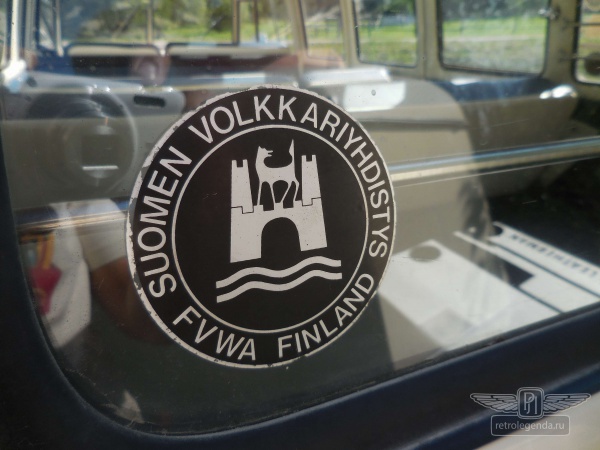 ретро автомобиль Volkswagen T1 Samba Bus 1966 год выпуска 
