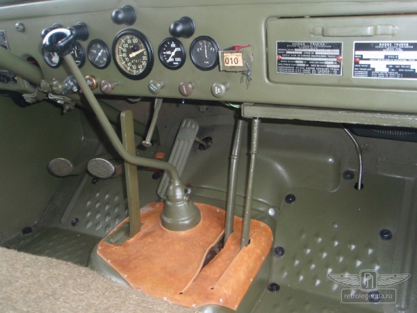 ретро автомобиль Dodge WC57 Command car 1944 год выпуска 